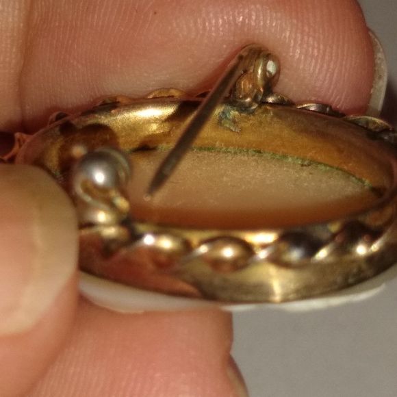 Vintage Small Cameo Brooch - Picture 10 of 10